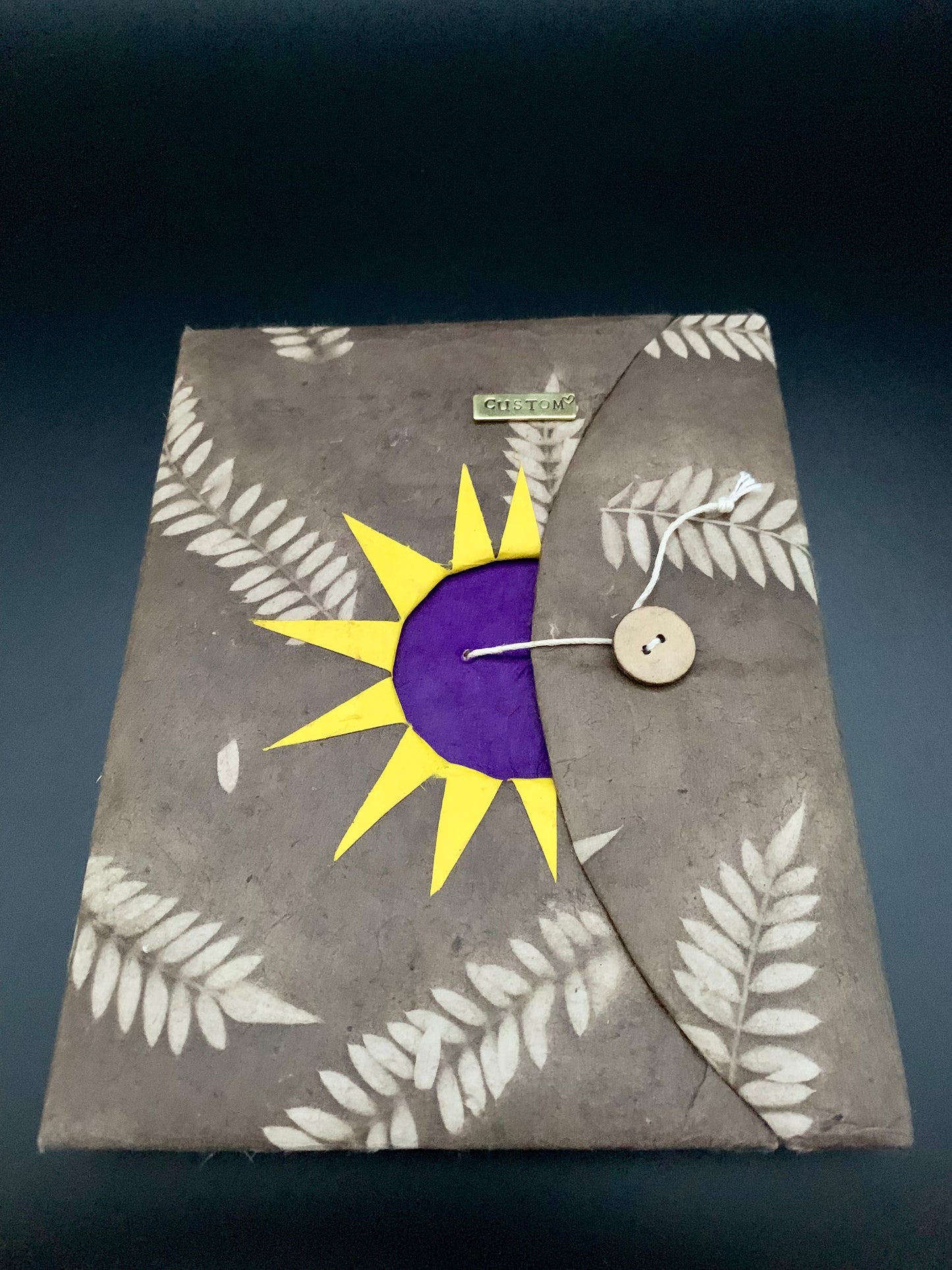 Natural Leaf Print Rising Sun with Coconut Button Thread Lock