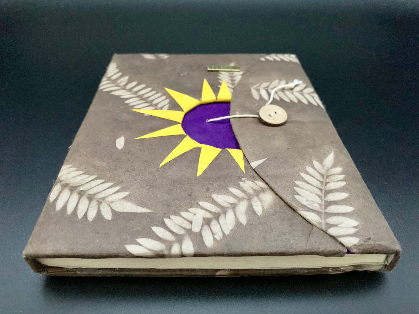 Natural Leaf Print Rising Sun with Coconut Button Thread Lock