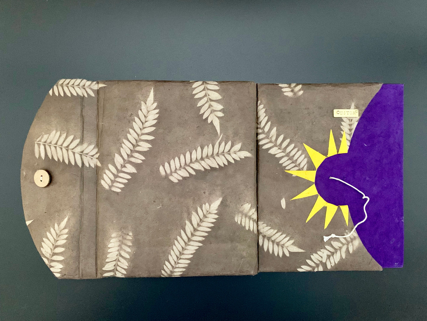 Natural Leaf Print Rising Sun with Coconut Button Thread Lock