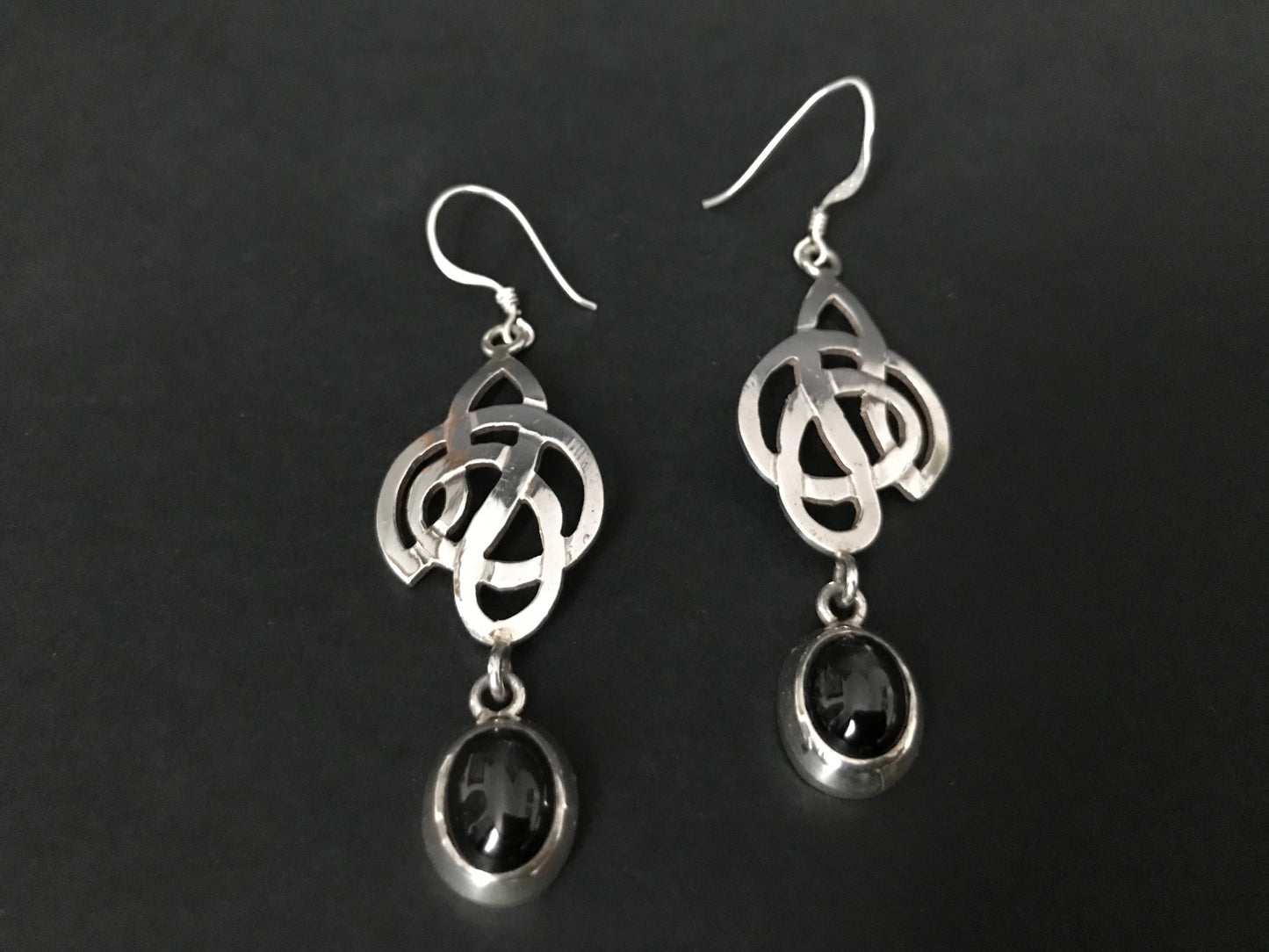 Handmade Celtic Knot Amethyst/Garnet Silver Earring - Konmay London